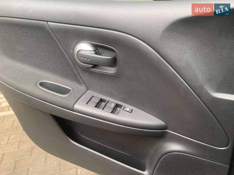 Хэтчбек Nissan Note 2010 в Казатине