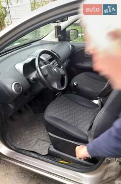 Хэтчбек Nissan Note 2009 в 