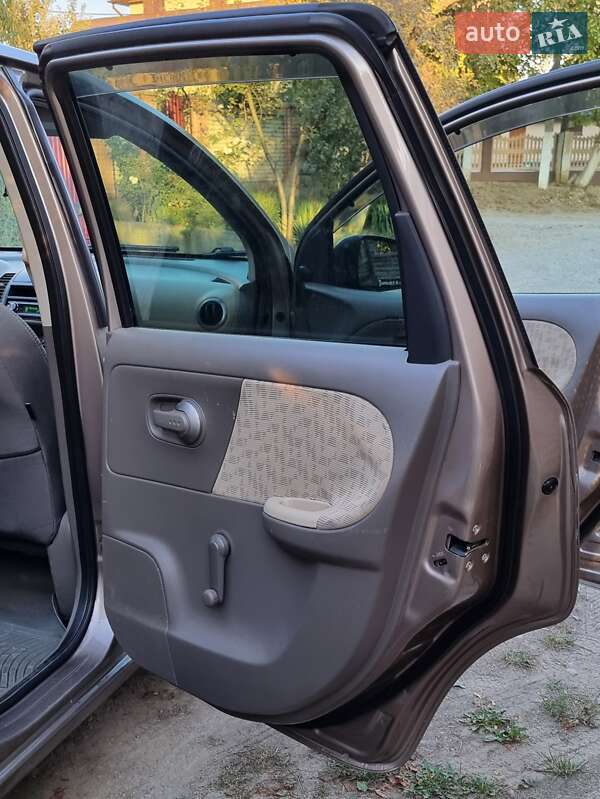 Хэтчбек Nissan Note 2006 в Черновцах