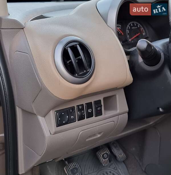Хэтчбек Nissan Note 2006 в Черновцах