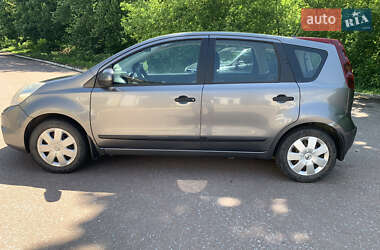 Хэтчбек Nissan Note 2012 в 