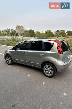 Хэтчбек Nissan Note 2008 в 
