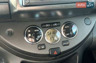 Хэтчбек Nissan Note 2007 в 