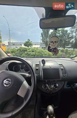 Хэтчбек Nissan Note 2006 в 