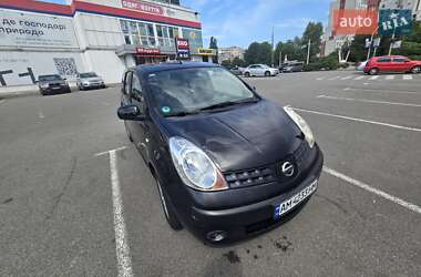 Хэтчбек Nissan Note 2006 в 