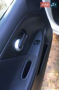 Хэтчбек Nissan Note 2012 в 