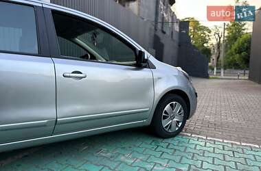 Хэтчбек Nissan Note 2006 в 