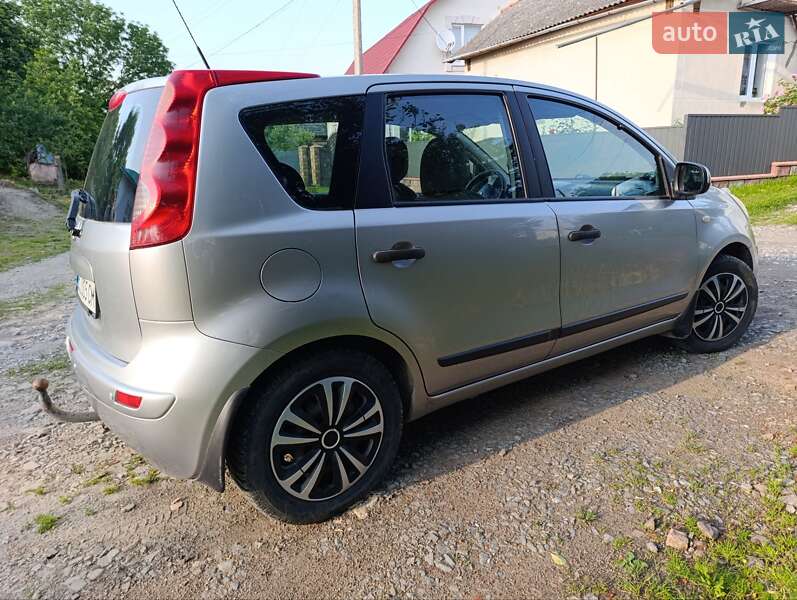 Хэтчбек Nissan Note 2008 в 