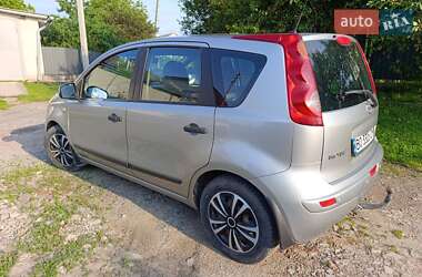Хэтчбек Nissan Note 2008 в 