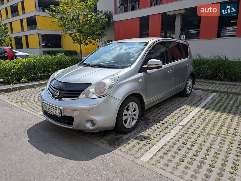 Хетчбек Nissan Note 2010 в 
