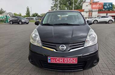Хэтчбек Nissan Note 2010 в 