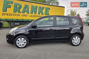 Хэтчбек Nissan Note 2010 в 