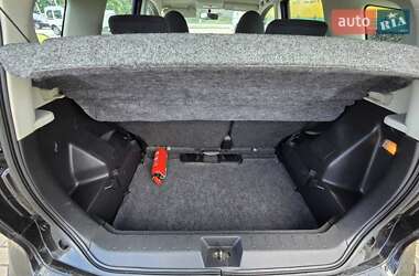 Хэтчбек Nissan Note 2010 в 