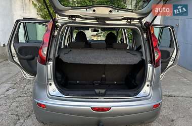 Хэтчбек Nissan Note 2009 в 