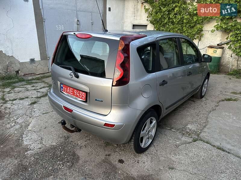 Хетчбек Nissan Note 2009 в Чернівцях