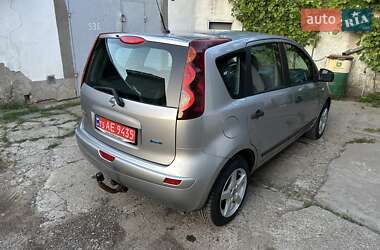 Хэтчбек Nissan Note 2009 в 