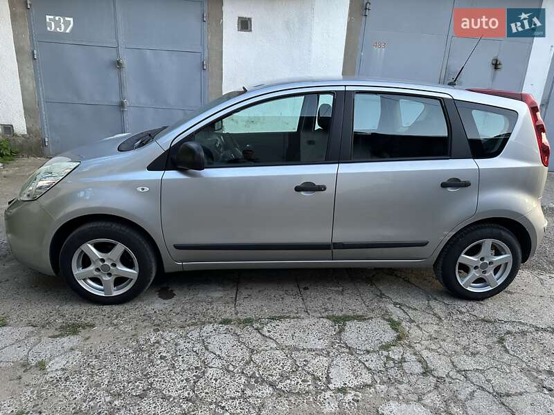 Хетчбек Nissan Note 2009 в Чернівцях
