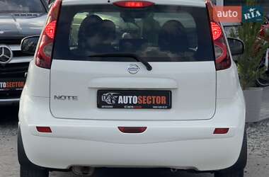 Хэтчбек Nissan Note 2012 в 