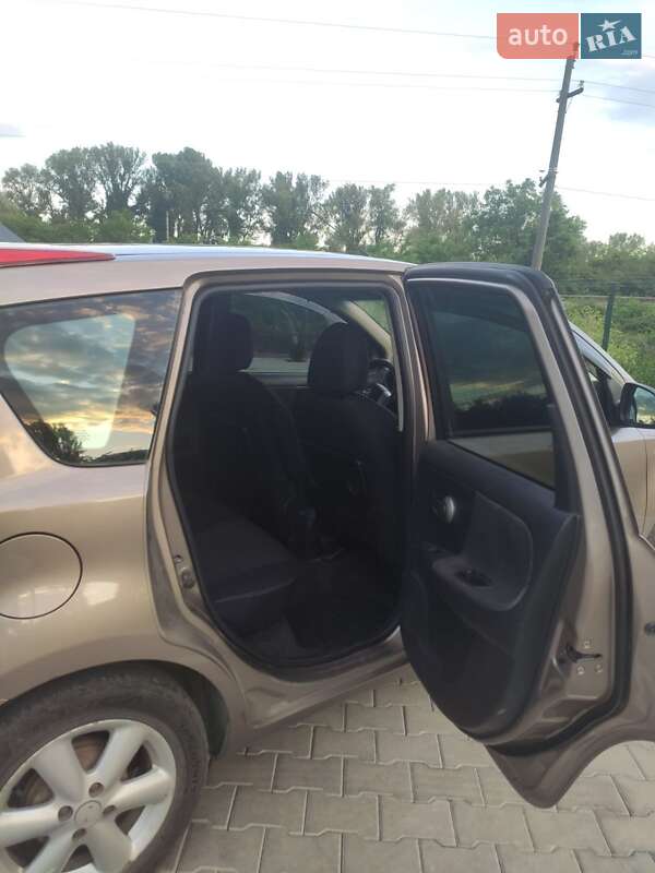 Хэтчбек Nissan Note 2006 в Виноградове