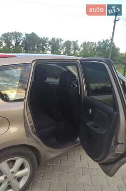 Хэтчбек Nissan Note 2006 в 