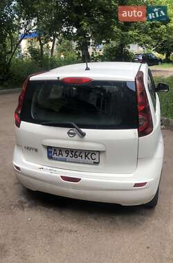 Хэтчбек Nissan Note 2013 в 