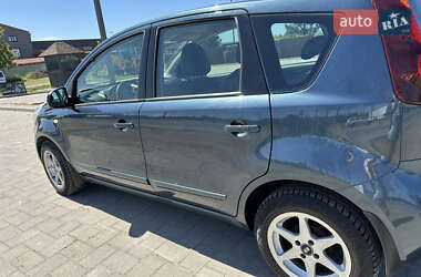 Хэтчбек Nissan Note 2012 в 