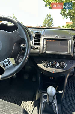 Хэтчбек Nissan Note 2012 в 