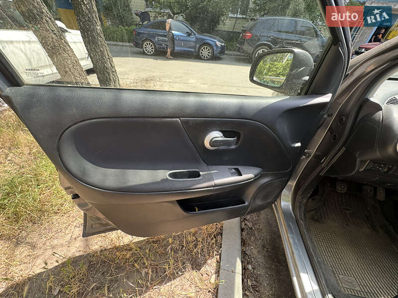Хетчбек Nissan Note 2013 в Дніпрі