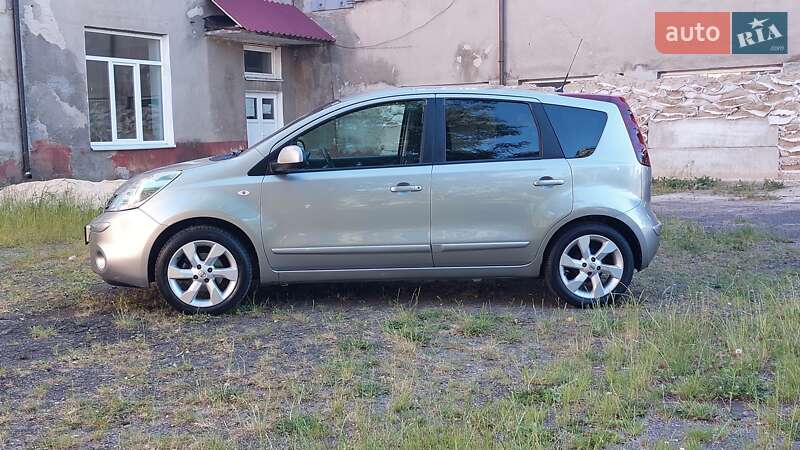 Хетчбек Nissan Note 2010 в Луцьку