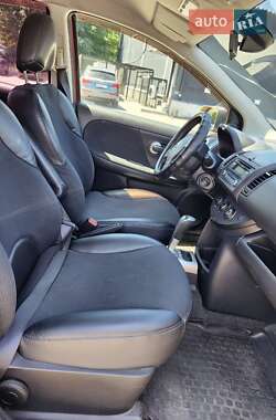 Хэтчбек Nissan Note 2012 в 