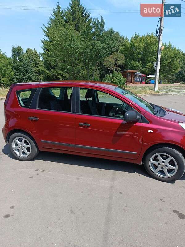 Хэтчбек Nissan Note 2012 в Ровно