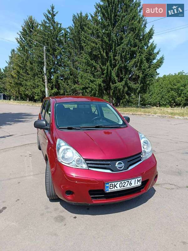 Хэтчбек Nissan Note 2012 в Ровно