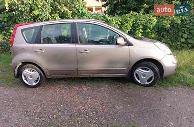 Хэтчбек Nissan Note 2007 в 