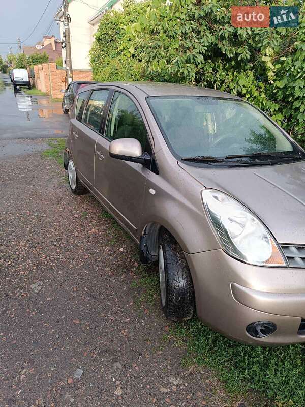 Хэтчбек Nissan Note 2007 в 