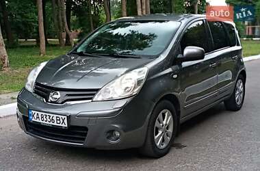 Хэтчбек Nissan Note 2011 в 