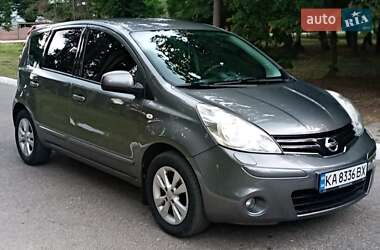 Хэтчбек Nissan Note 2011 в 