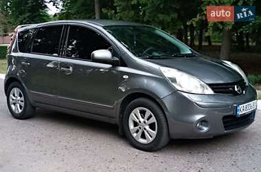 Хэтчбек Nissan Note 2011 в 