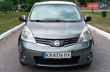 Хэтчбек Nissan Note 2011 в 