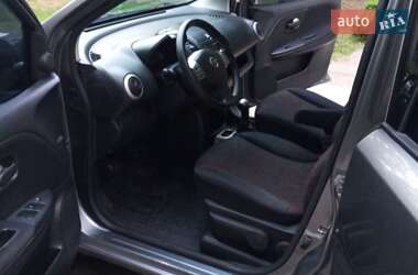 Хэтчбек Nissan Note 2011 в 