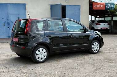 Хэтчбек Nissan Note 2010 в 