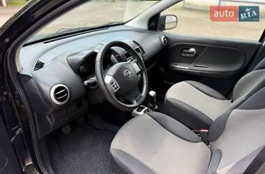 Хэтчбек Nissan Note 2010 в 