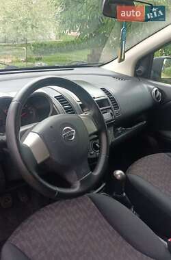Хэтчбек Nissan Note 2007 в 