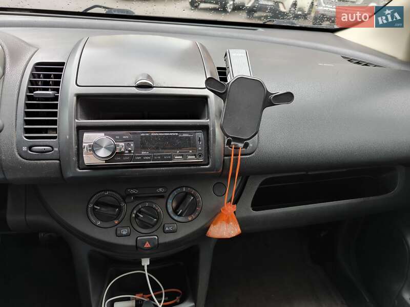 Хэтчбек Nissan Note 2006 в Киеве