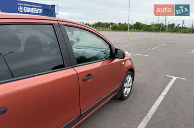 Хэтчбек Nissan Note 2007 в 