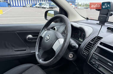 Хэтчбек Nissan Note 2007 в 