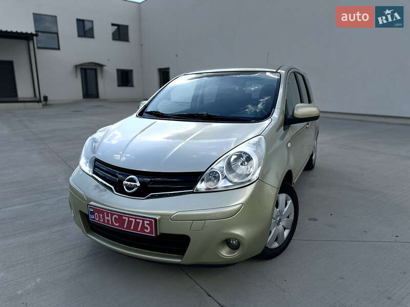 Хэтчбек Nissan Note 2009 в 
