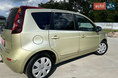 Хэтчбек Nissan Note 2009 в 