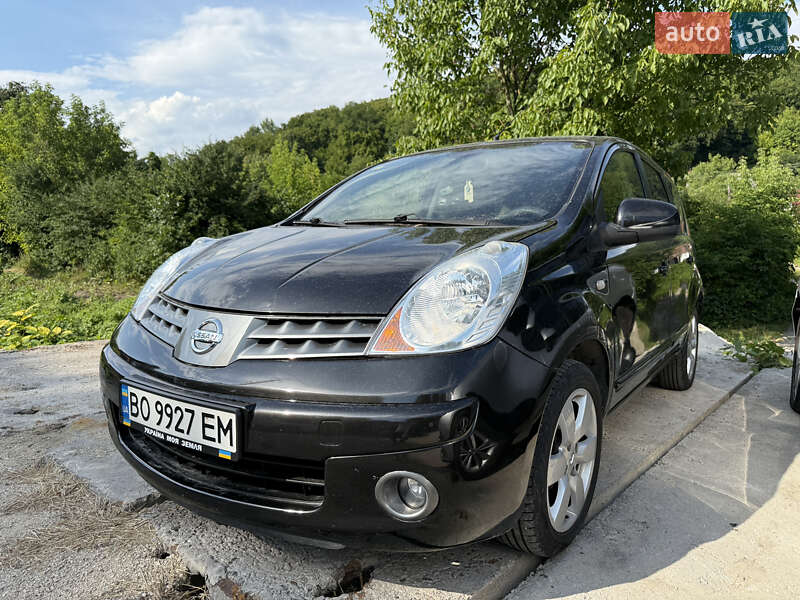 Хэтчбек Nissan Note 2006 в 