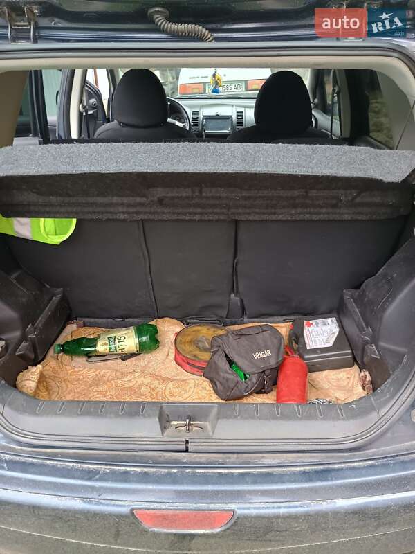 Хэтчбек Nissan Note 2011 в Дубровице