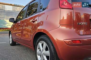 Хэтчбек Nissan Note 2007 в 